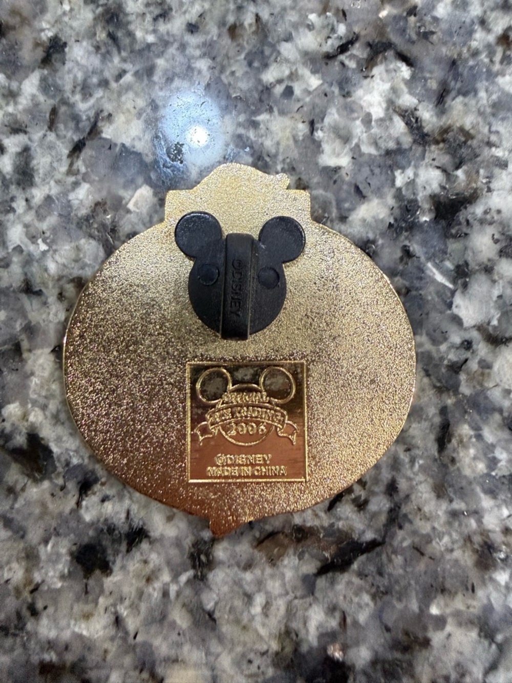 2006 Castaway Club Pin - Picture 4 of 4